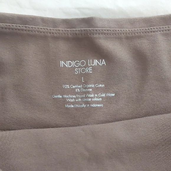 Indigo Luna Ananda Yoga Shorts Ash in Large - Picture 4 of 6